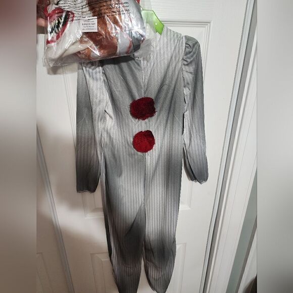 NWT Boy's Halloween Costume "IT" Clown Pennywise, Size S 6/7 - Picture 10 of 10